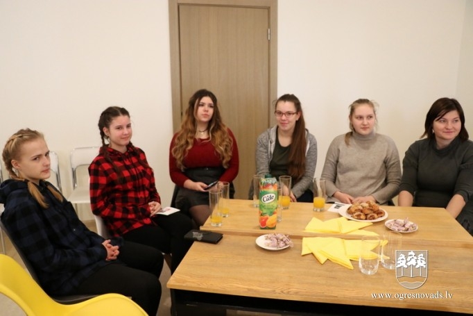 Apbalvoti erudītākie pilsētas skolēni