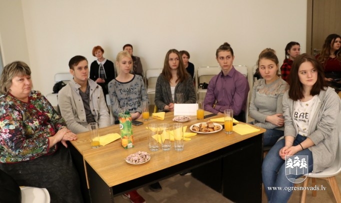 Apbalvoti erudītākie pilsētas skolēni