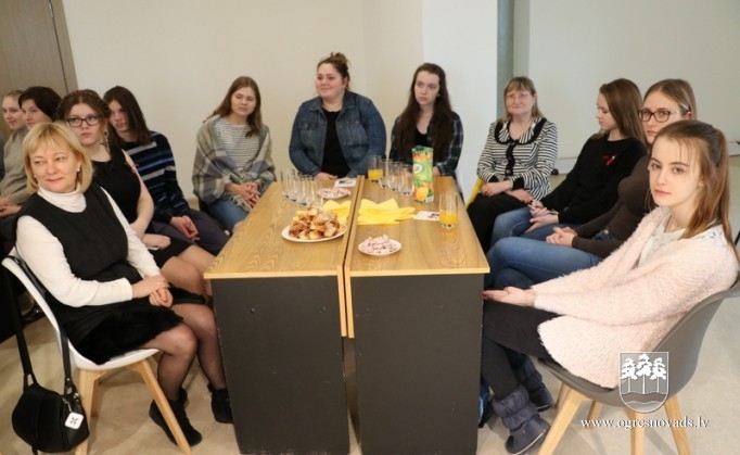 Apbalvoti erudītākie pilsētas skolēni