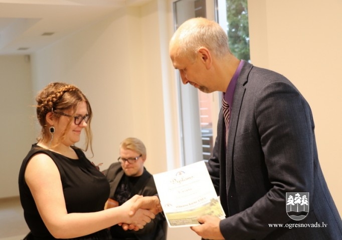 Apbalvoti erudītākie pilsētas skolēni