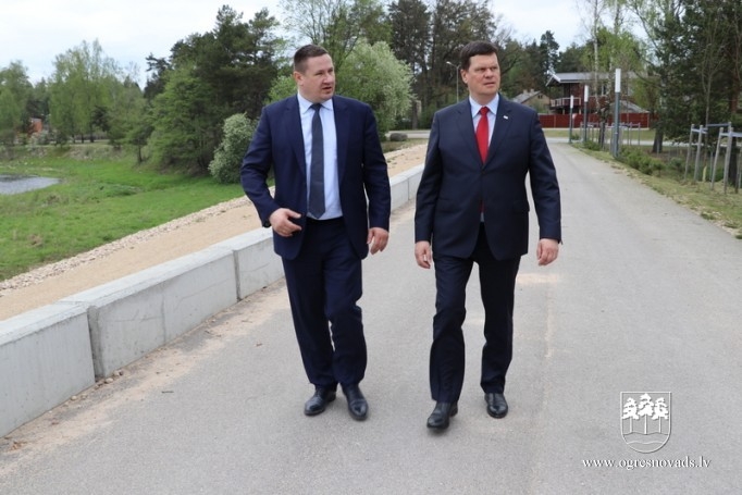 Ministrs Kaspars Gerhards reģionālās darba vizītes laikā apmeklē Ogri