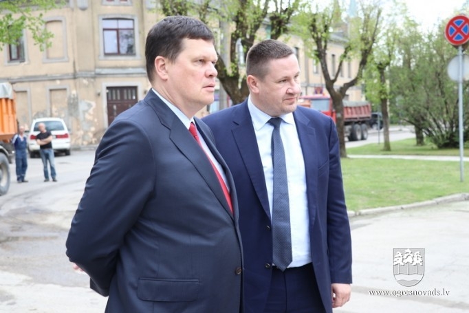 Ministrs Kaspars Gerhards reģionālās darba vizītes laikā apmeklē Ogri