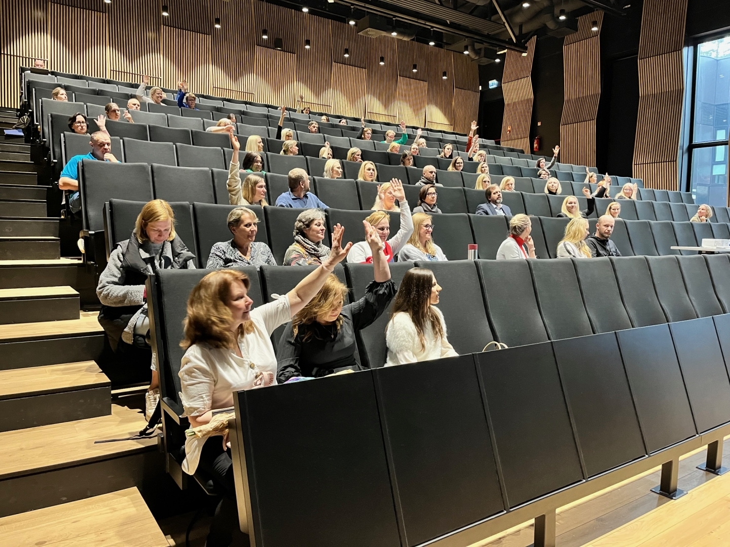 Ogres skolu skolēnu vecāki piedalās Izglītības pārvaldes organizētā konferencē