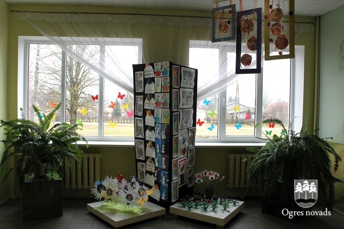Lauberes skolā pasākums vecmāmiņām (foto: skolas arhīvs)