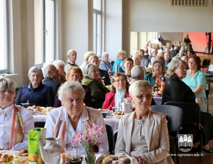 Ogres seniori svin Veco ļaužu dienu