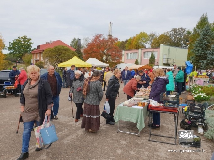 Suntažos vēlēšanu dienā gadatirgus un balle