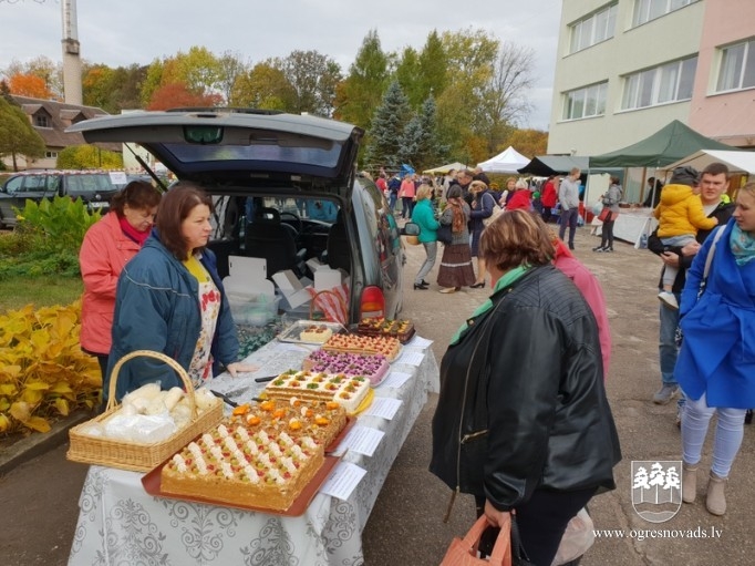 Suntažos vēlēšanu dienā gadatirgus un balle
