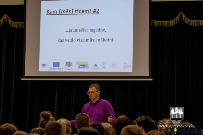 Jaunieši pilnveido zināšanas par pašvaldību vēlēšanām
