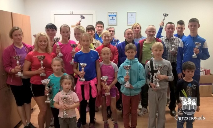 Finišējuši Ogres "Veselības apļi 2015"