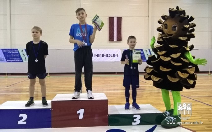 Ogres un Madlienas jaunajiem vieglatlētiem 17 medaļas