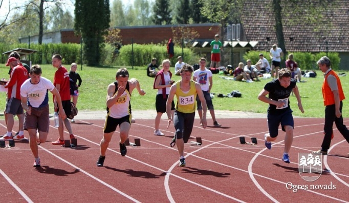 Skolēnu sporta spēļu sacensības vieglatlētikā notiek Madlienā