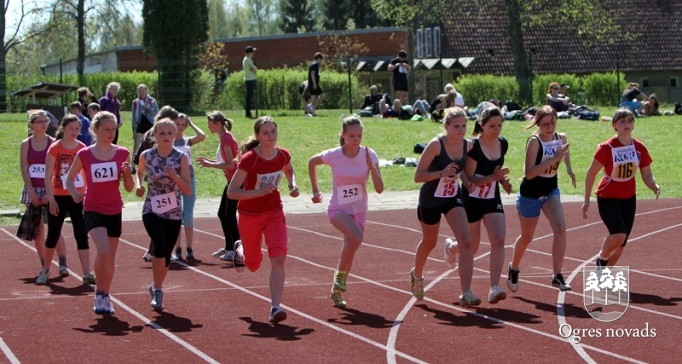 Skolēnu sporta spēļu sacensības vieglatlētikā notiek Madlienā