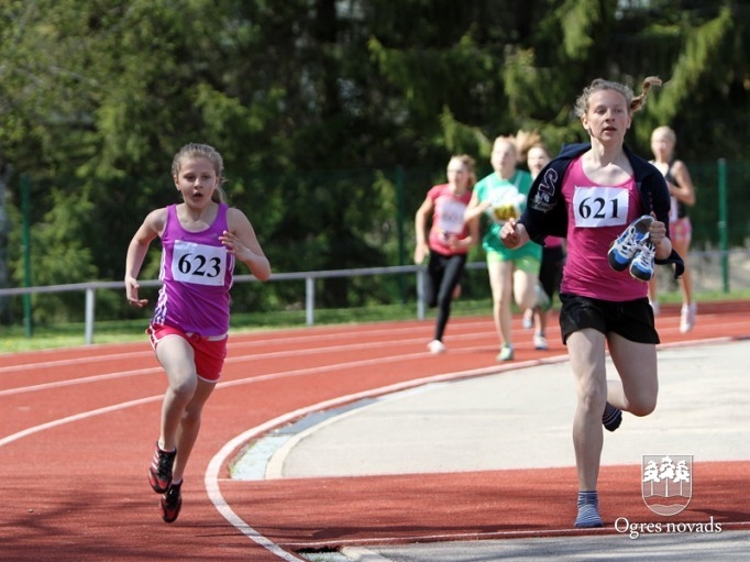 Skolēnu sporta spēļu sacensības vieglatlētikā notiek Madlienā