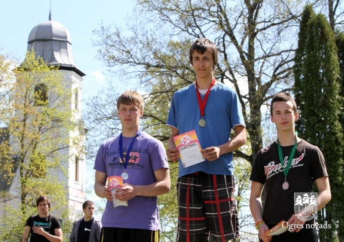 Skolēnu sporta spēļu sacensības vieglatlētikā notiek Madlienā