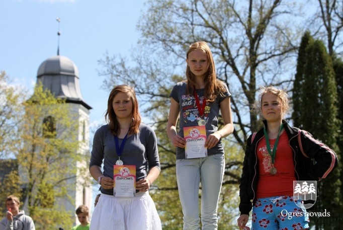 Skolēnu sporta spēļu sacensības vieglatlētikā notiek Madlienā