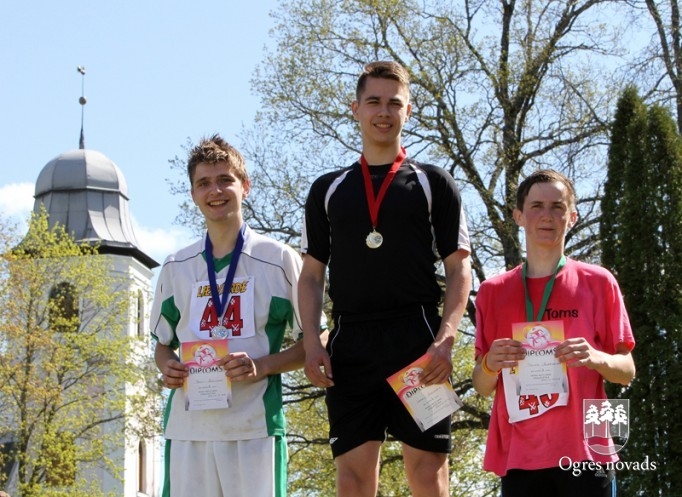 Skolēnu sporta spēļu sacensības vieglatlētikā notiek Madlienā