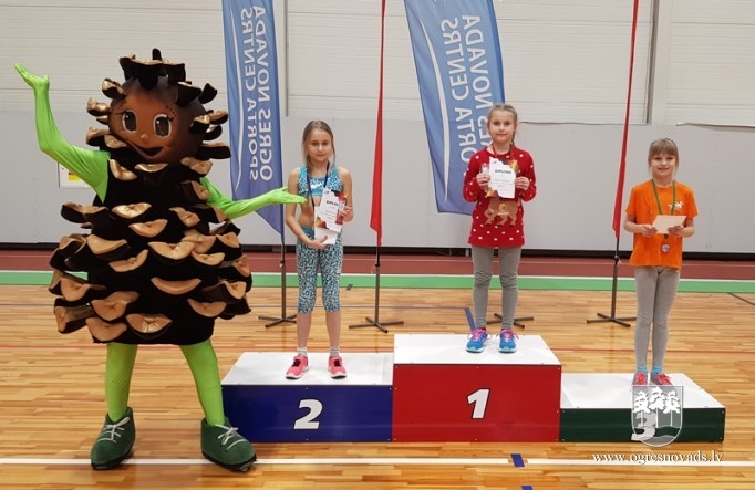 Ogres jaunajiem vieglatlētiem 13 dažāda kaluma godalgas