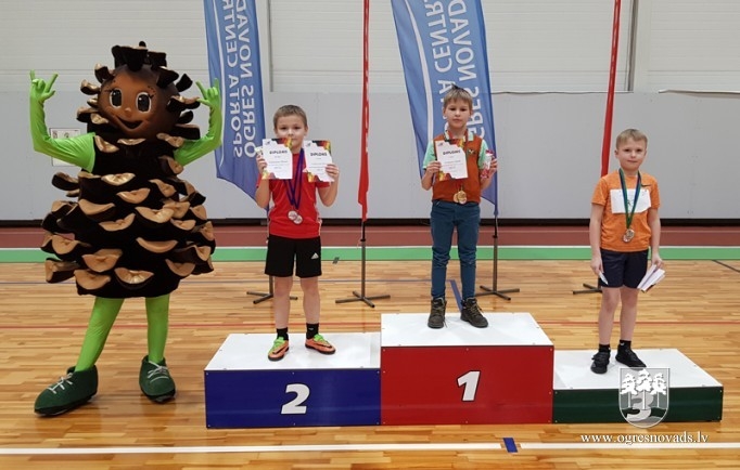 Ogres jaunajiem vieglatlētiem 13 dažāda kaluma godalgas