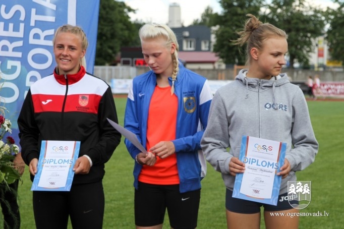Ogres novada vieglatlētiem Jaunatnes olimpiādē 10 medaļu