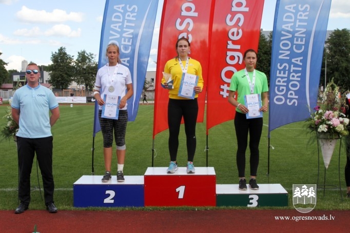 Ogres novada vieglatlētiem Jaunatnes olimpiādē 10 medaļu