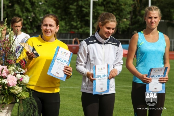 Ogres novada vieglatlētiem Jaunatnes olimpiādē 10 medaļu