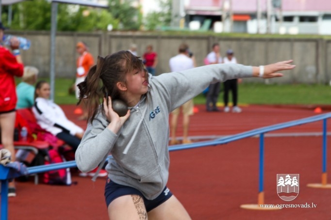 Ogres novada vieglatlētiem Jaunatnes olimpiādē 10 medaļu