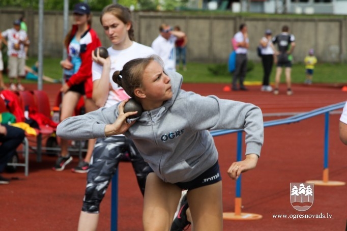 Ogres novada vieglatlētiem Jaunatnes olimpiādē 10 medaļu