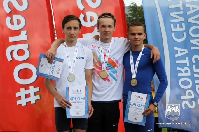 Ogres novada vieglatlētiem Jaunatnes olimpiādē 10 medaļu