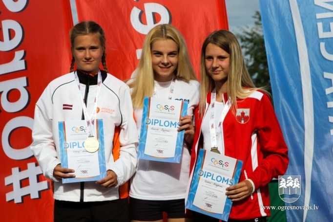 Ogres novada vieglatlētiem Jaunatnes olimpiādē 10 medaļu