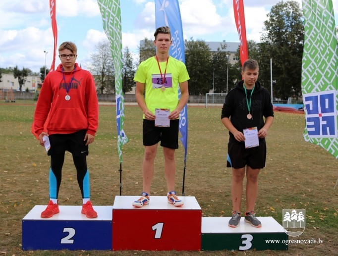 Ogres NSC stadionā notikušas Skolēnu sporta spēļu sacensības vieglatlētikā