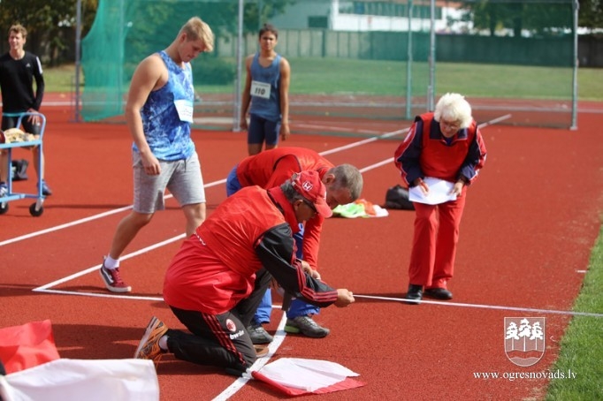Ogres NSC stadionā notikušas Skolēnu sporta spēļu sacensības vieglatlētikā