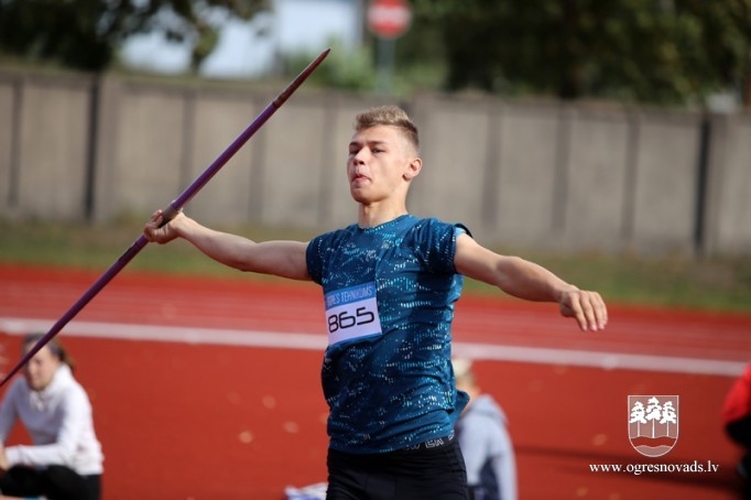 Ogres NSC stadionā notikušas Skolēnu sporta spēļu sacensības vieglatlētikā