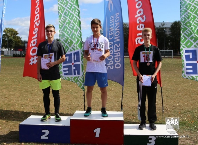 Ogres NSC stadionā notikušas Skolēnu sporta spēļu sacensības vieglatlētikā