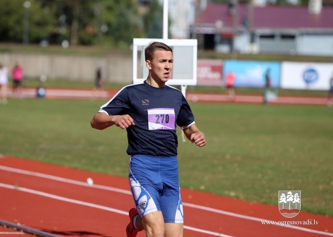 Ogres NSC stadionā notikušas Skolēnu sporta spēļu sacensības vieglatlētikā