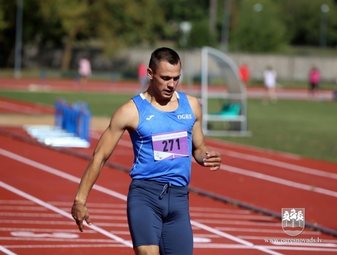 Ogres NSC stadionā notikušas Skolēnu sporta spēļu sacensības vieglatlētikā