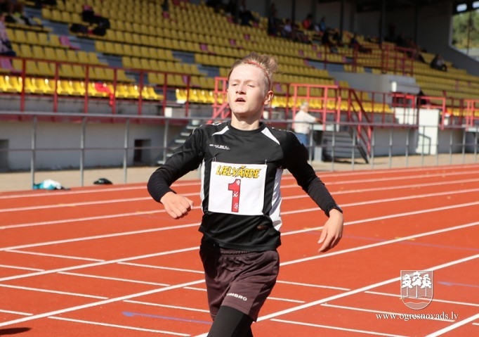 Ogres NSC stadionā notikušas Skolēnu sporta spēļu sacensības vieglatlētikā