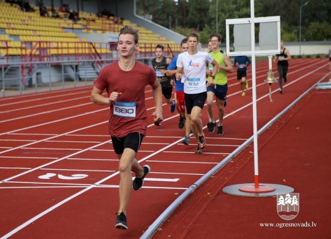 Ogres NSC stadionā notikušas Skolēnu sporta spēļu sacensības vieglatlētikā