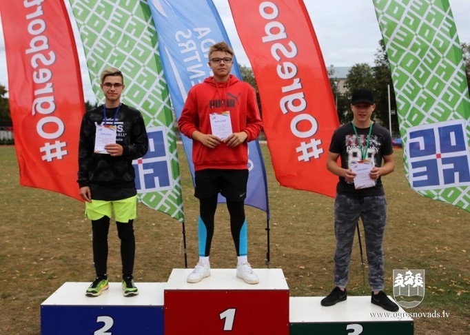 Ogres NSC stadionā notikušas Skolēnu sporta spēļu sacensības vieglatlētikā