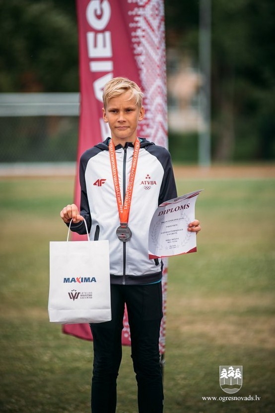 Ogres NSC jaunajiem vieglatlētiem medaļas Latvijas čempionātā