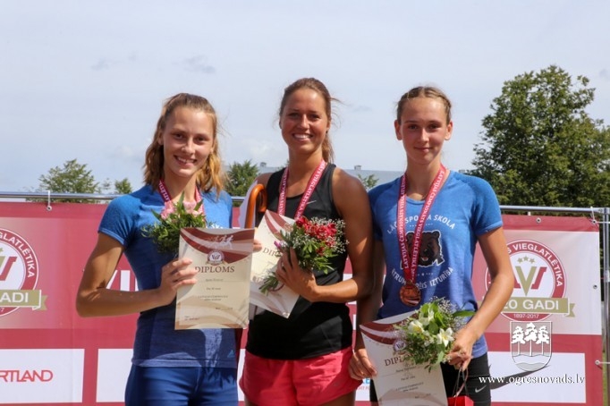 Ogres vieglatlētiem astoņas medaļas Latvijas čempionātā