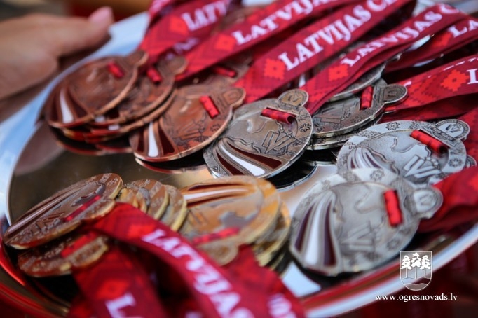 Ogres vieglatlētiem astoņas medaļas Latvijas čempionātā