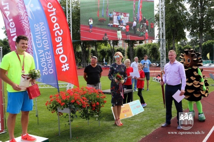 Ogres vieglatlētiem astoņas medaļas Latvijas čempionātā