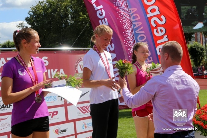 Ogres vieglatlētiem astoņas medaļas Latvijas čempionātā
