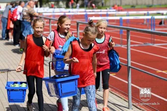 Ogres vieglatlētiem astoņas medaļas Latvijas čempionātā