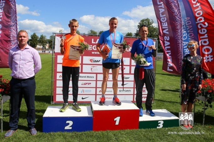 Ogres vieglatlētiem astoņas medaļas Latvijas čempionātā