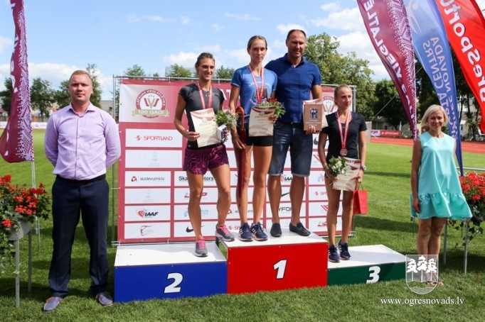 Ogres vieglatlētiem astoņas medaļas Latvijas čempionātā