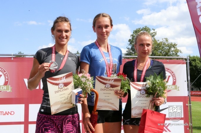 Ogres vieglatlētiem astoņas medaļas Latvijas čempionātā