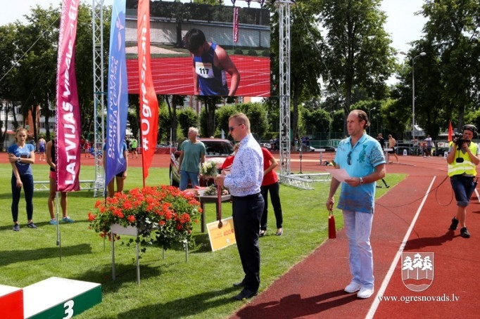 Ogres vieglatlētiem astoņas medaļas Latvijas čempionātā