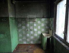 Virtuves telpa ar izlietni