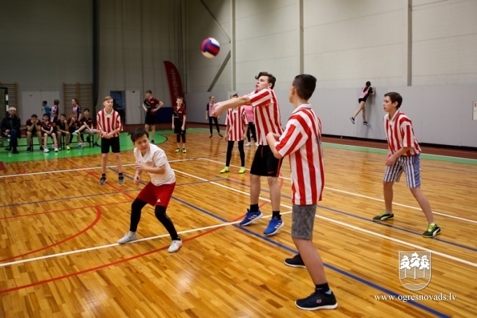 Madlienietēm un ogrēniešiem medaļas volejbola turnīrā